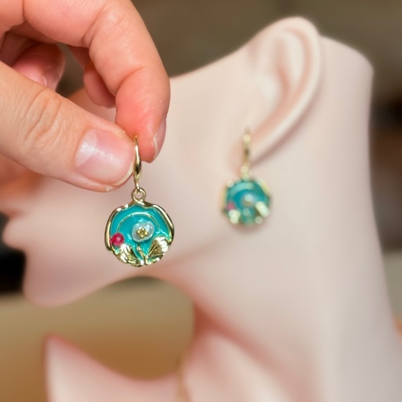 Elegant Gold and Blue Floral Earrings - Picture 6 of 10
